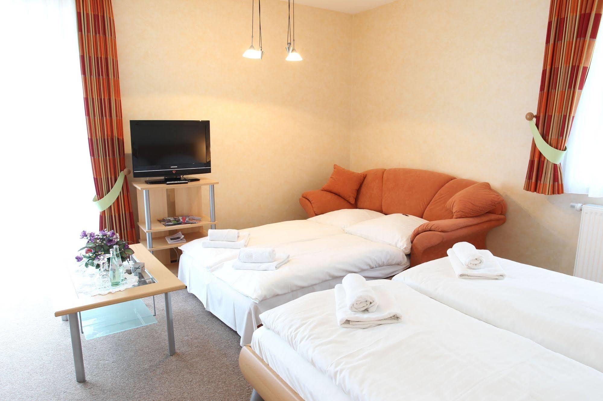 Hotel Wittorf นอยมึนสเตอร์ ภายนอก รูปภาพ